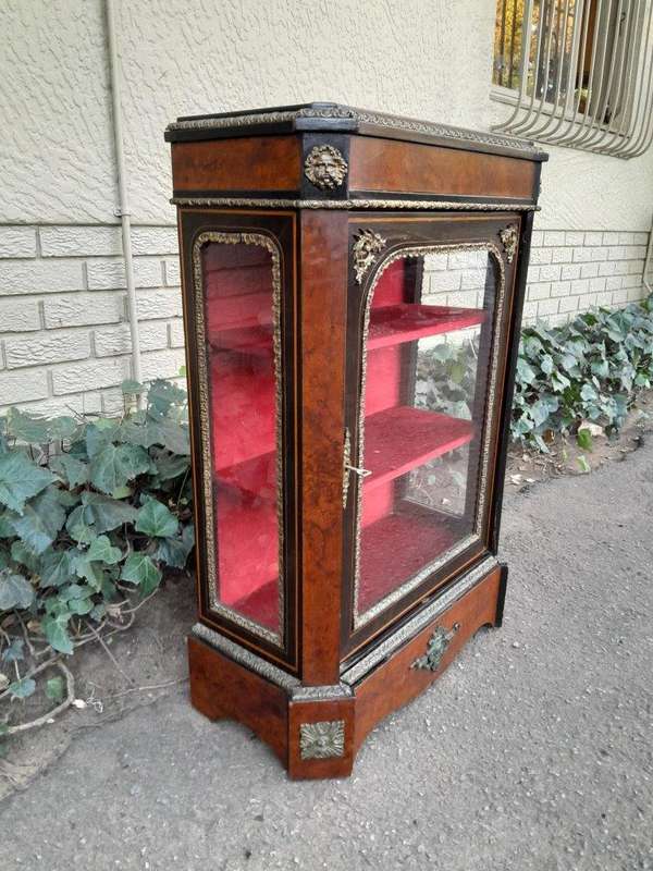 A 20th Century Victorian Mahogany And Ebonised Vitrine / Display Cabinet With Brass Mounts