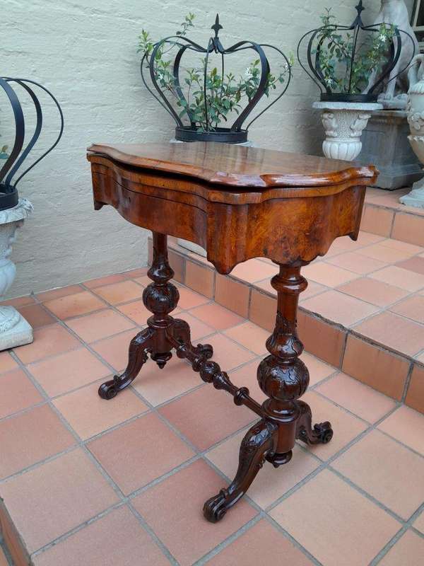 A Late 19th / Early 20th Century Victorian Burr Walnut Chess / Games Table ND