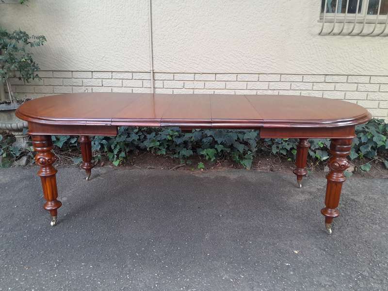 A 19th Century Antique Victorian Mahogany Extending Dining Table with Heavily Carved Legs on Bras...