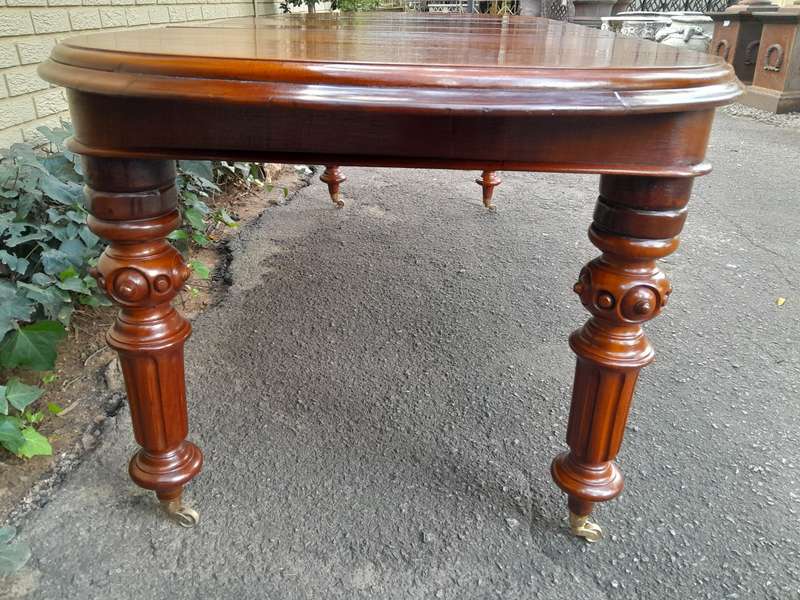 A 19th Century Antique Victorian Mahogany Extending Dining Table with Heavily Carved Legs on Bras...