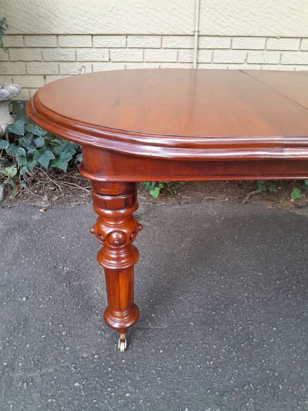 A 19th Century Antique Victorian Mahogany Extending Dining Table with Heavily Carved Legs on Bras...