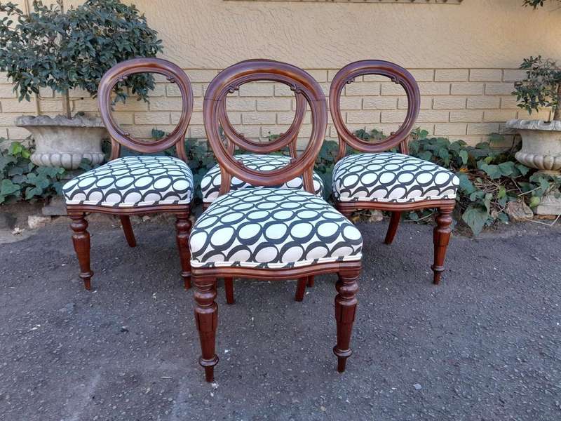 A 19th / 20th Century Victorian Set Of Four Mahogany Balloon Back Chairs