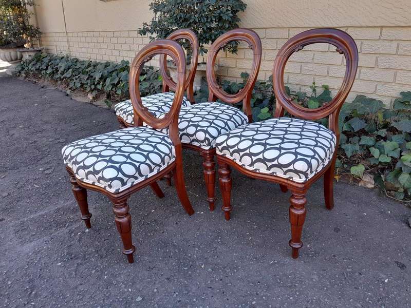 A 19th / 20th Century Victorian Set Of Four Mahogany Balloon Back Chairs