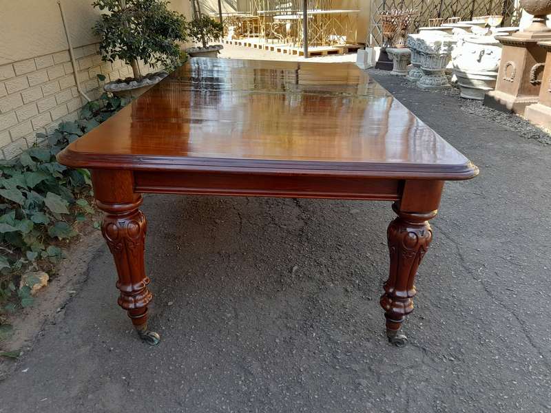 A Late 19th Century Victorian Mahogany Dining Table on Heavily Carved Legs and Original Castors