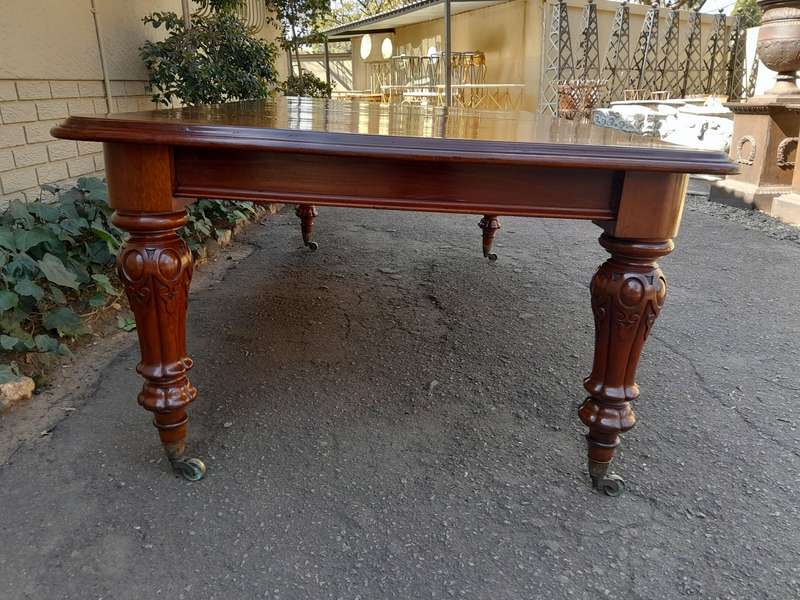 A Late 19th Century Victorian Mahogany Dining Table on Heavily Carved Legs and Original Castors