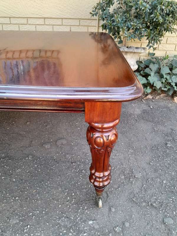 A Late 19th Century Victorian Mahogany Dining Table on Heavily Carved Legs and Original Castors