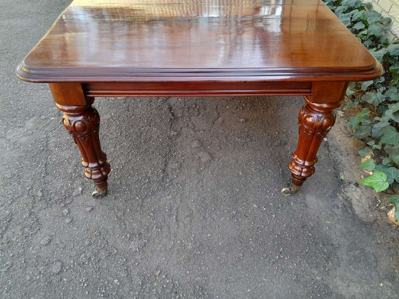 A Late 19th Century Victorian Mahogany Dining Table on Heavily Carved Legs and Original Castors