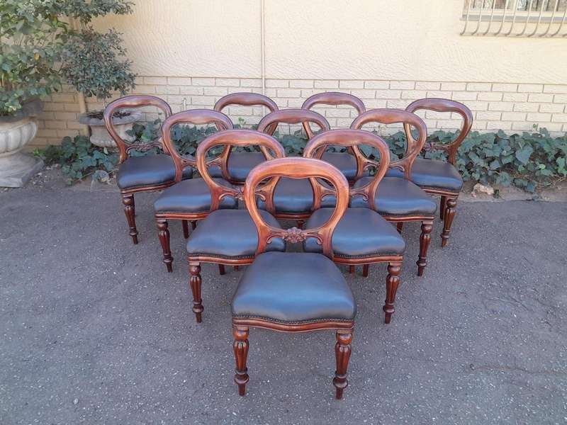 An Early 20th Century Victorian Set Of Ten Bustle Back Chairs Upholstered In Deep Button Leather