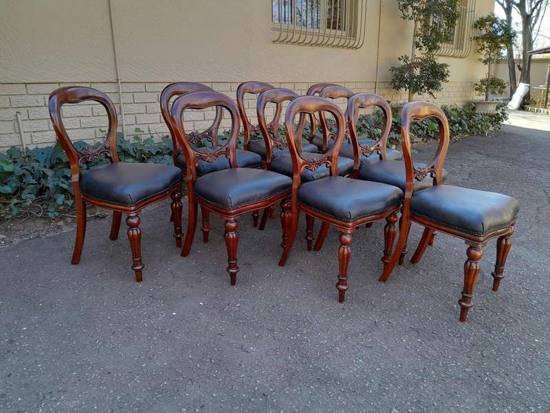 An Early 20th Century Victorian Set Of Ten Bustle Back Chairs Upholstered In Deep Button Leather