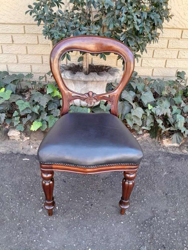 An Early 20th Century Victorian Set Of Ten Bustle Back Chairs Upholstered In Deep Button Leather