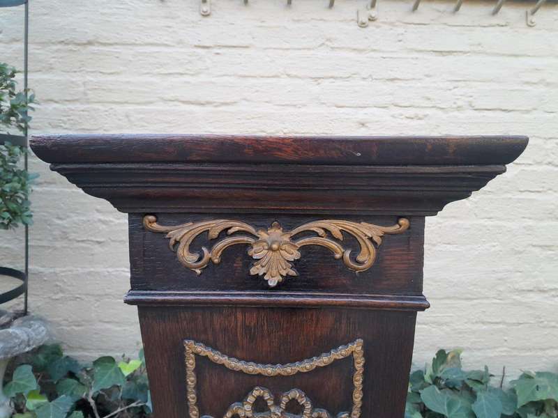 An Antique 19th Century Gilt and Ebonised Pedestal
