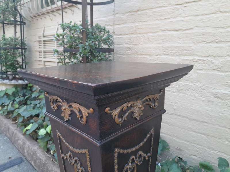An Antique 19th Century Gilt and Ebonised Pedestal