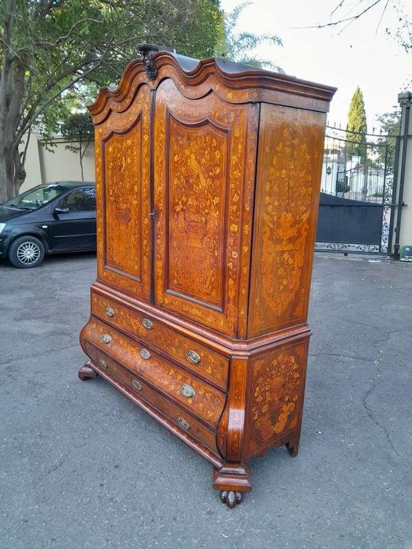 An Antique 18th Century Dutch Marquetry Armoire / Cabinet / Bombe