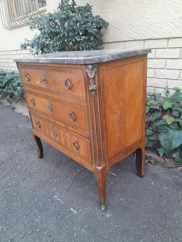 An Antique Kingswood and Gilt Metal Mounted Chest of Drawers with Marble Top