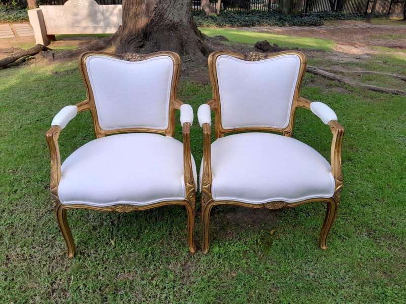 A 20th Century Circa 1920 Pair Of French Carved Giltwood Armchairs