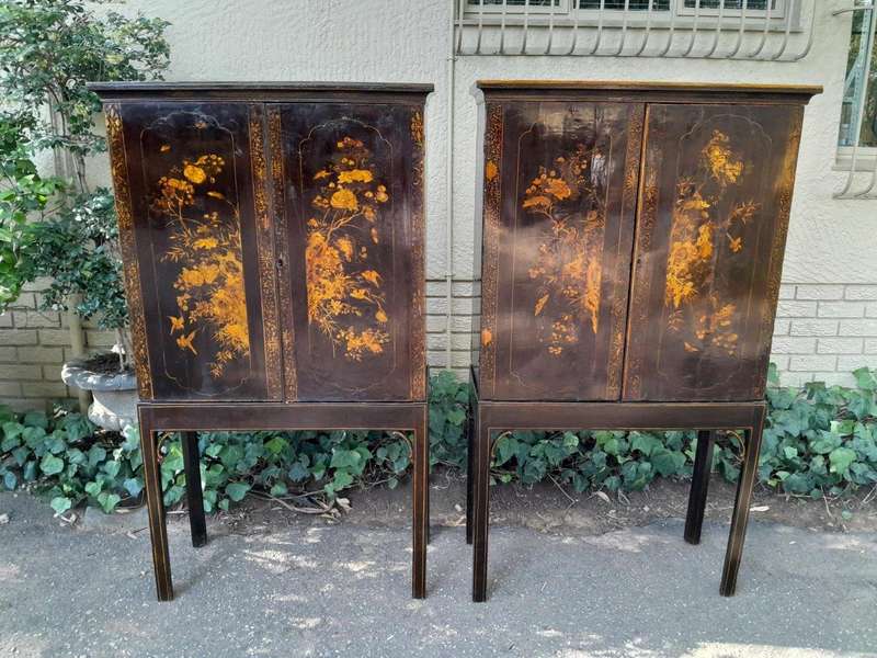 An 18th  / 19th Century Pair of English Chinoiserie Cabinets on Stands