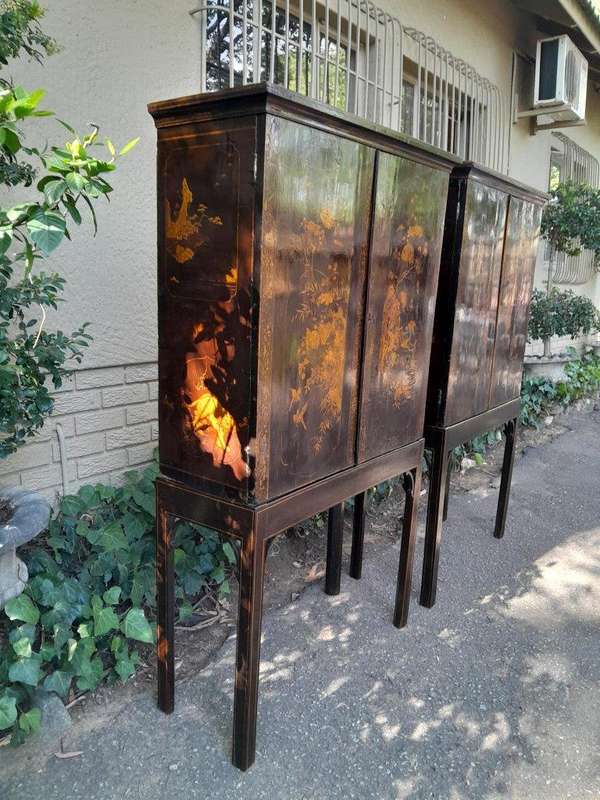 An 18th  / 19th Century Pair of English Chinoiserie Cabinets on Stands