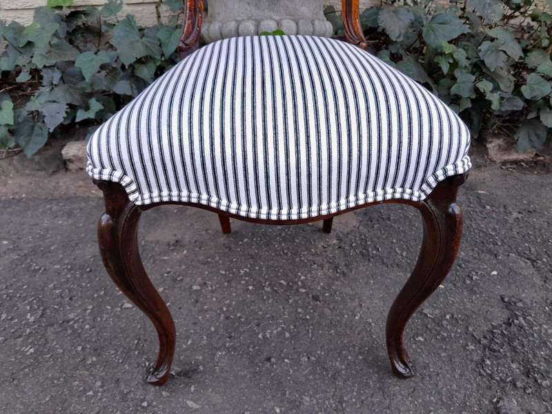 A 19th Century Circa 1880s Pair Of Victorian Mahogany Bustle Back Chairs