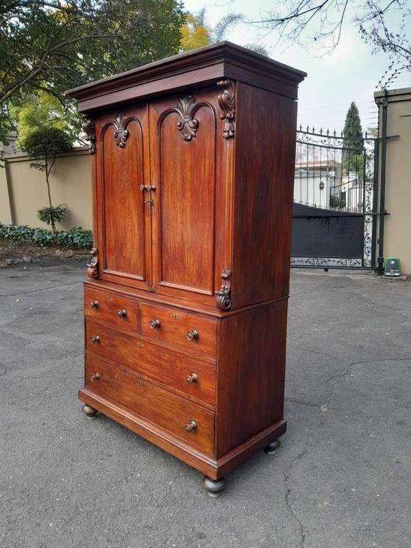 A 19TH Century Antique Victorian Mahogany Linen Press With Drawers and Shelves