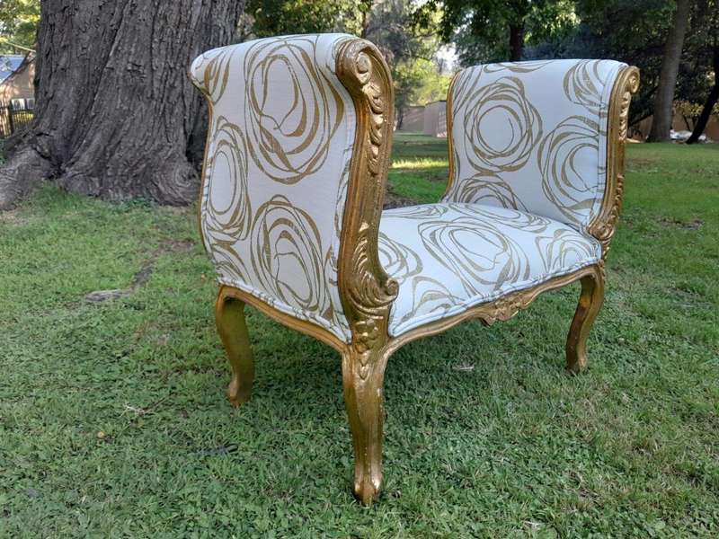 A French Style Ornately Carved Gold Painted Window Bench / Ottoman Upholstered In Hand Printed G...