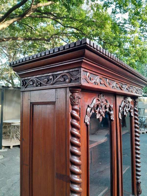 A 19th Century Victorian Carved Mahogany Bookcase Cabinet display / bookcase cabinet with Glazed ...