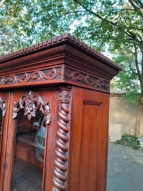 A 19th Century Victorian Carved Mahogany Bookcase Cabinet display / bookcase cabinet with Glazed ...