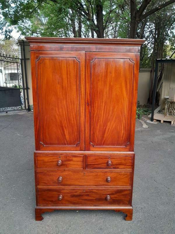 An Early 800s George III Linen Press Cupboard with Patina