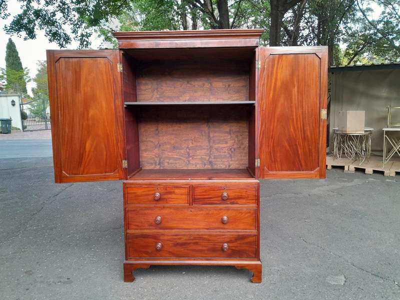 An Early 800s George III Linen Press Cupboard with Patina