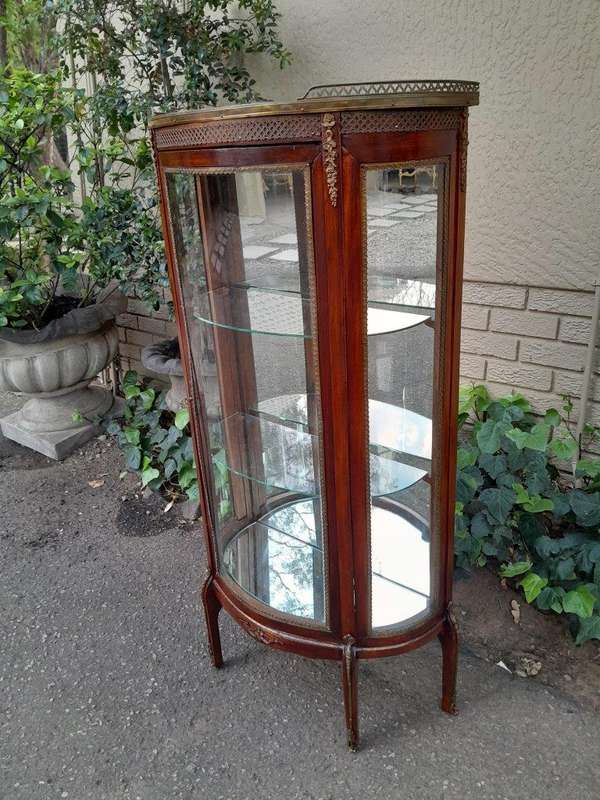 A Rare Near Pair of 20th Century French Style Vitrine / Display Demi Lune Cabinets With Brass Gal...
