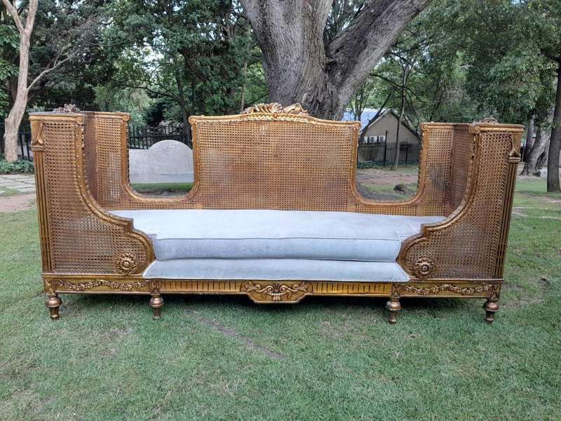A French Style Hand Gilded Rattan Settee / Day Bed With Seat Cushion