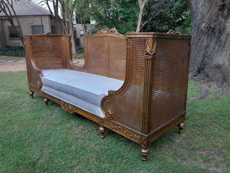 A French Style Hand Gilded Rattan Settee / Day Bed With Seat Cushion