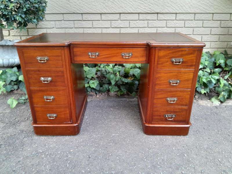 An Antique Victorian Mahogany Desk With Tooled Leather Top