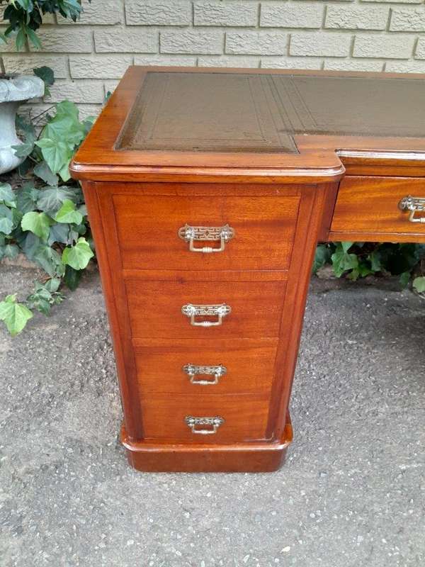 An Antique Victorian Mahogany Desk With Tooled Leather Top