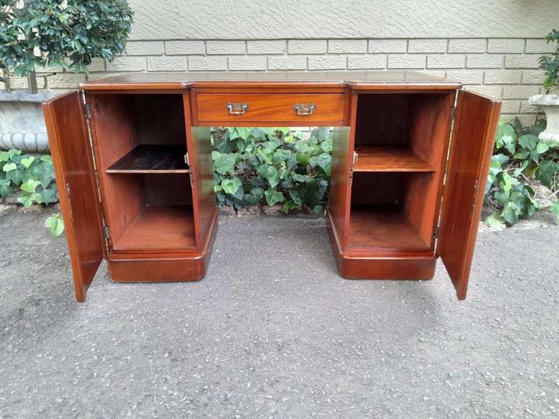 An Antique Victorian Mahogany Desk With Tooled Leather Top