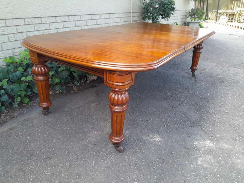 An Antique Victorian Mahogany Extension Dining Table With Original Porcelain Castors (Three Exten...