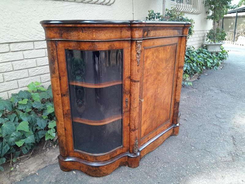 An Antique Victorian Burr Walnut and Inlaid Credenza / Sideboard / Drinks / Display Cabinet