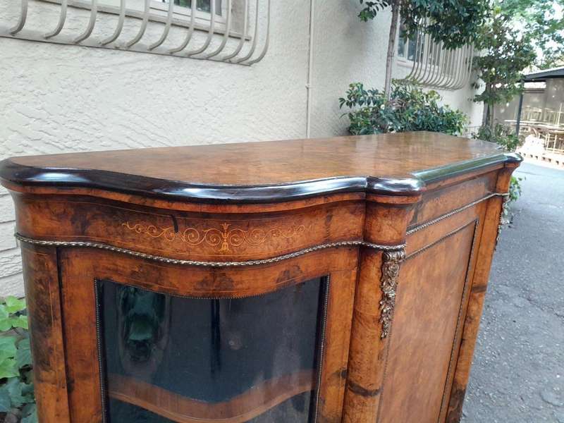 An Antique Victorian Burr Walnut and Inlaid Credenza / Sideboard / Drinks / Display Cabinet