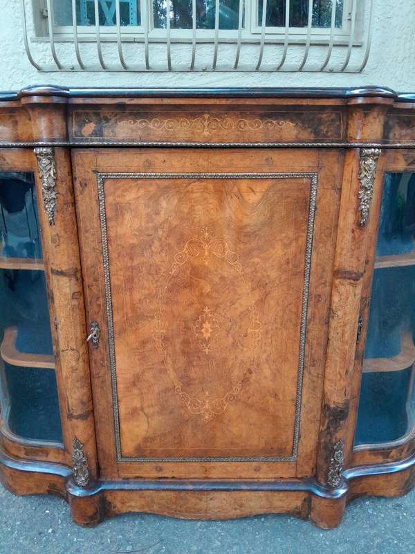 An Antique Victorian Burr Walnut and Inlaid Credenza / Sideboard / Drinks / Display Cabinet