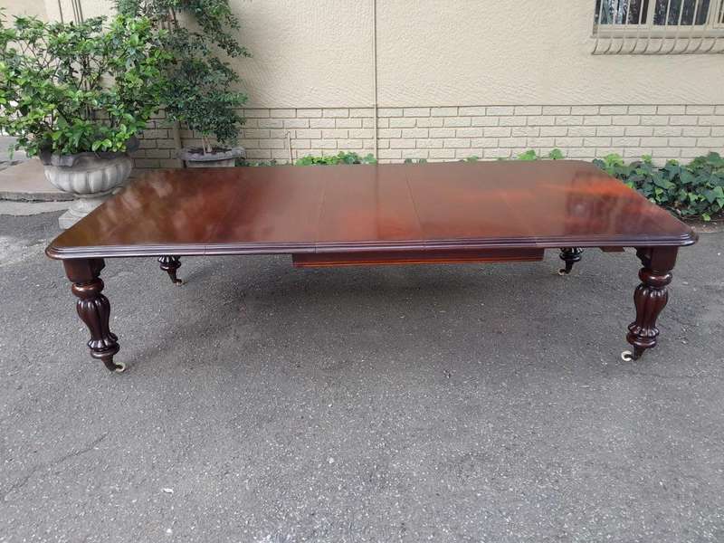 An Antique Victorian Mahogany Dining Table on Porcelain Castors with Three x Leaves and Crank Handle