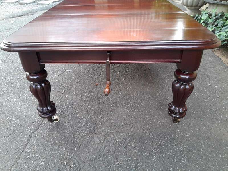 An Antique Victorian Mahogany Dining Table on Porcelain Castors with Three x Leaves and Crank Handle