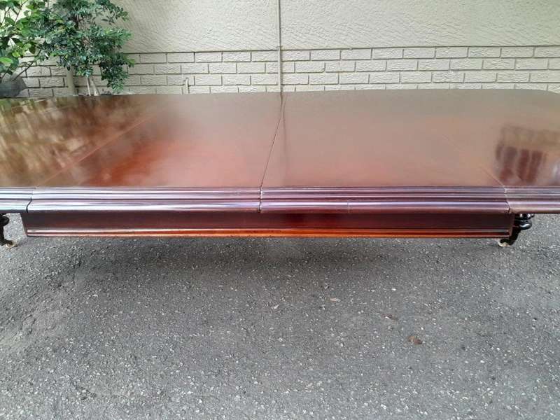 An Antique Victorian Mahogany Dining Table on Porcelain Castors with Three x Leaves and Crank Handle