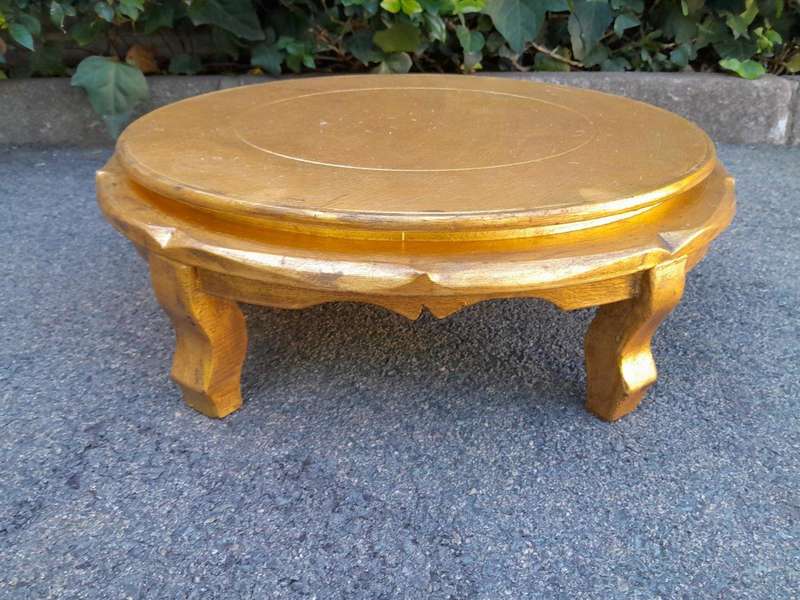 A Hand Gilded Pair Of Carved Wooden Foot Stools / Tuffets Upholstered In Deep Buttoned Leather 