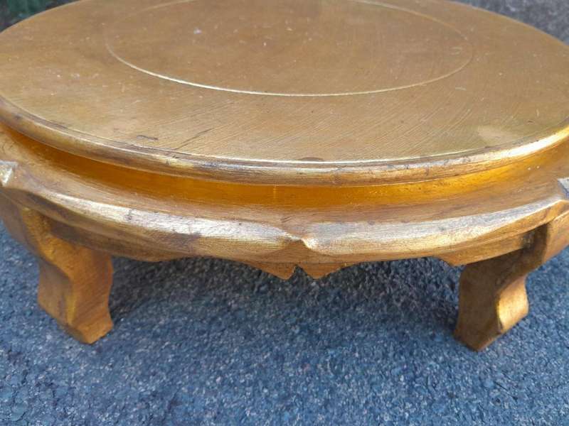 A Hand Gilded Pair Of Carved Wooden Foot Stools / Tuffets Upholstered In Deep Buttoned Leather 