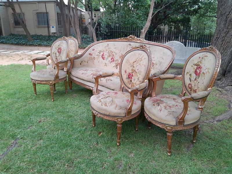 A 20th Century French Giltwood Five Piece Set Comprising A Settee / Canape and Four Armchairs