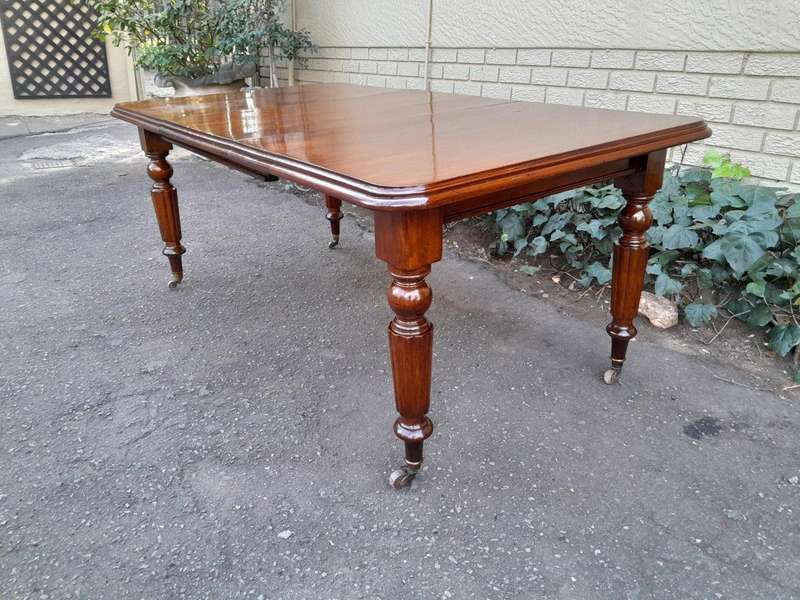A 20th Century Victorian Style Mahogany Extending Dining Table Seats 8 on Brass Castors