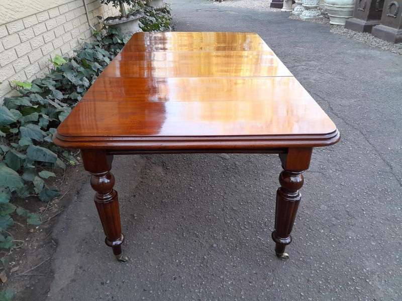 A 20th Century Victorian Style Mahogany Extending Dining Table Seats 8 on Brass Castors