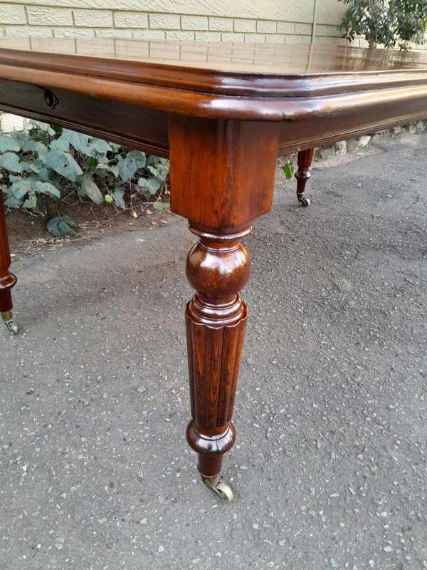 A 20th Century Victorian Style Mahogany Extending Dining Table Seats 8 on Brass Castors
