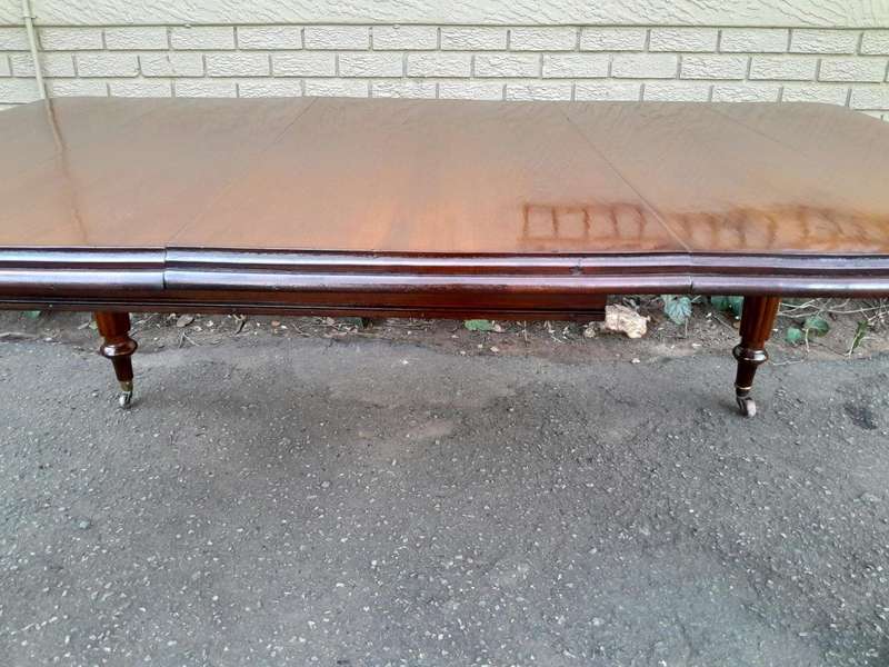 A 20th Century Victorian Style Mahogany Extending Dining Table Seats 8 on Brass Castors