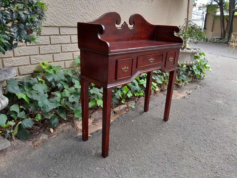 A 20th Century Georgian Style Oak Desk  /  Drinks Table  /  Small Desk With Drawers