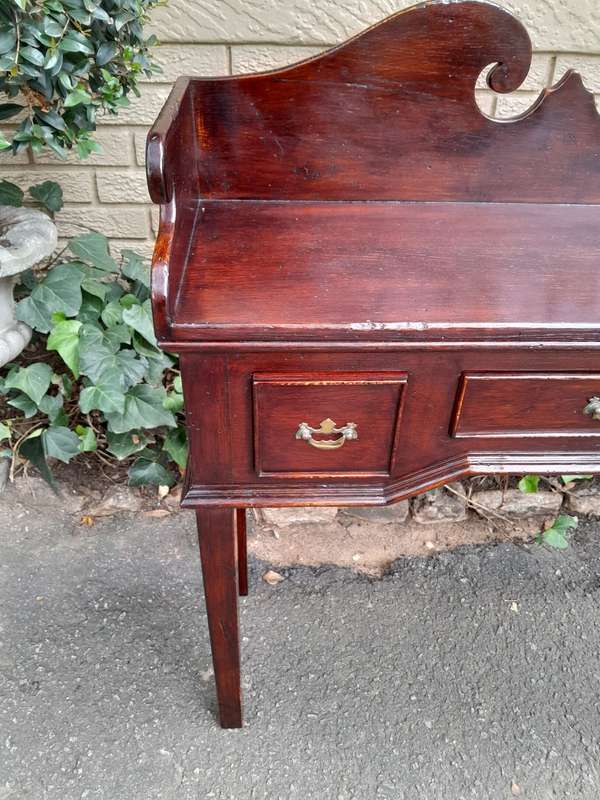 A 20th Century Georgian Style Oak Desk  /  Drinks Table  /  Small Desk With Drawers